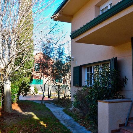 Casa Rural El Trepador Azul Futbolín Barbacoa 8 personas Becerril de la Sierra Exterior foto