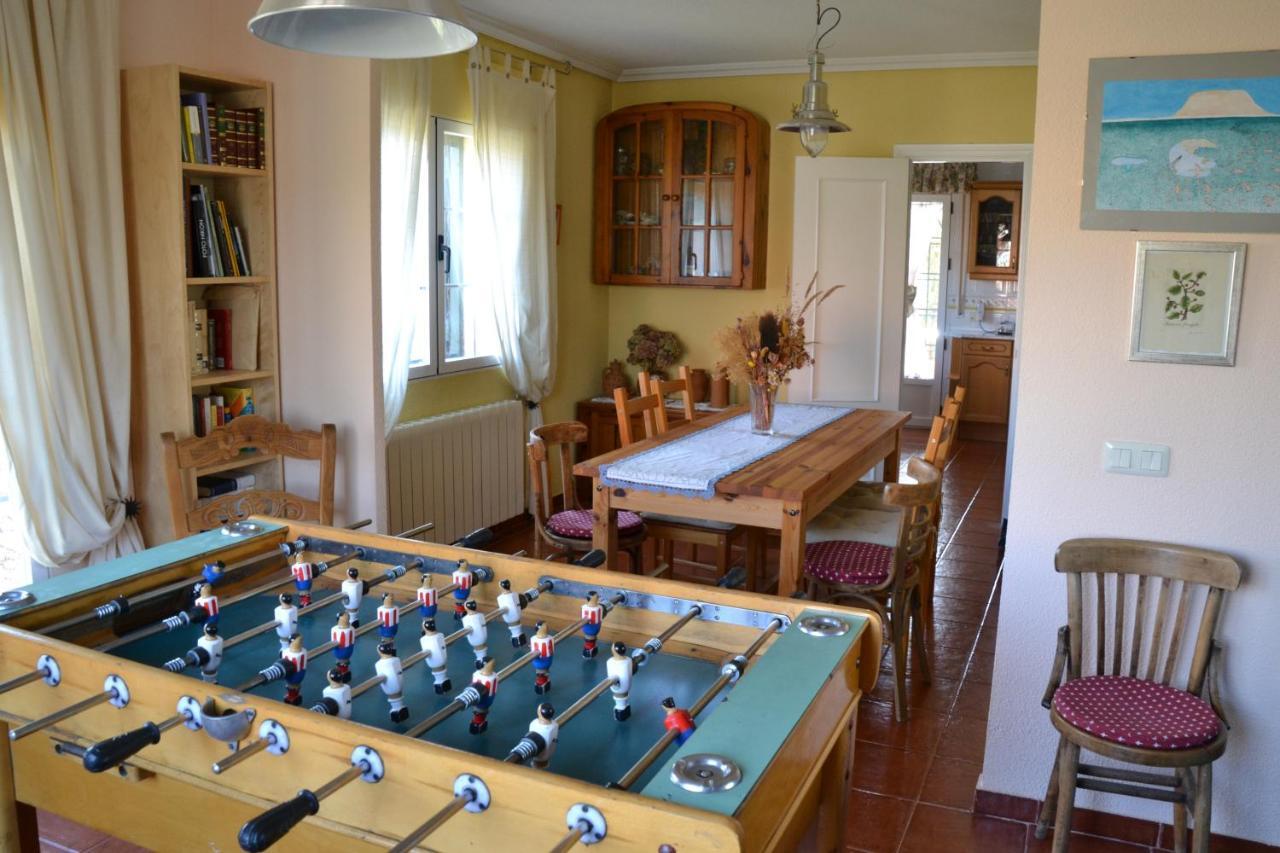 Casa Rural El Trepador Azul Futbolín Barbacoa 8 personas Becerril de la Sierra Exterior foto